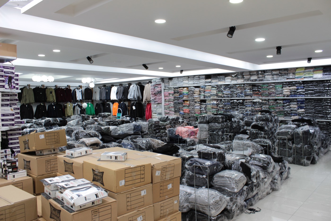 Selvi Tekstil 1. kat spor giyim bölümü görünüm 3