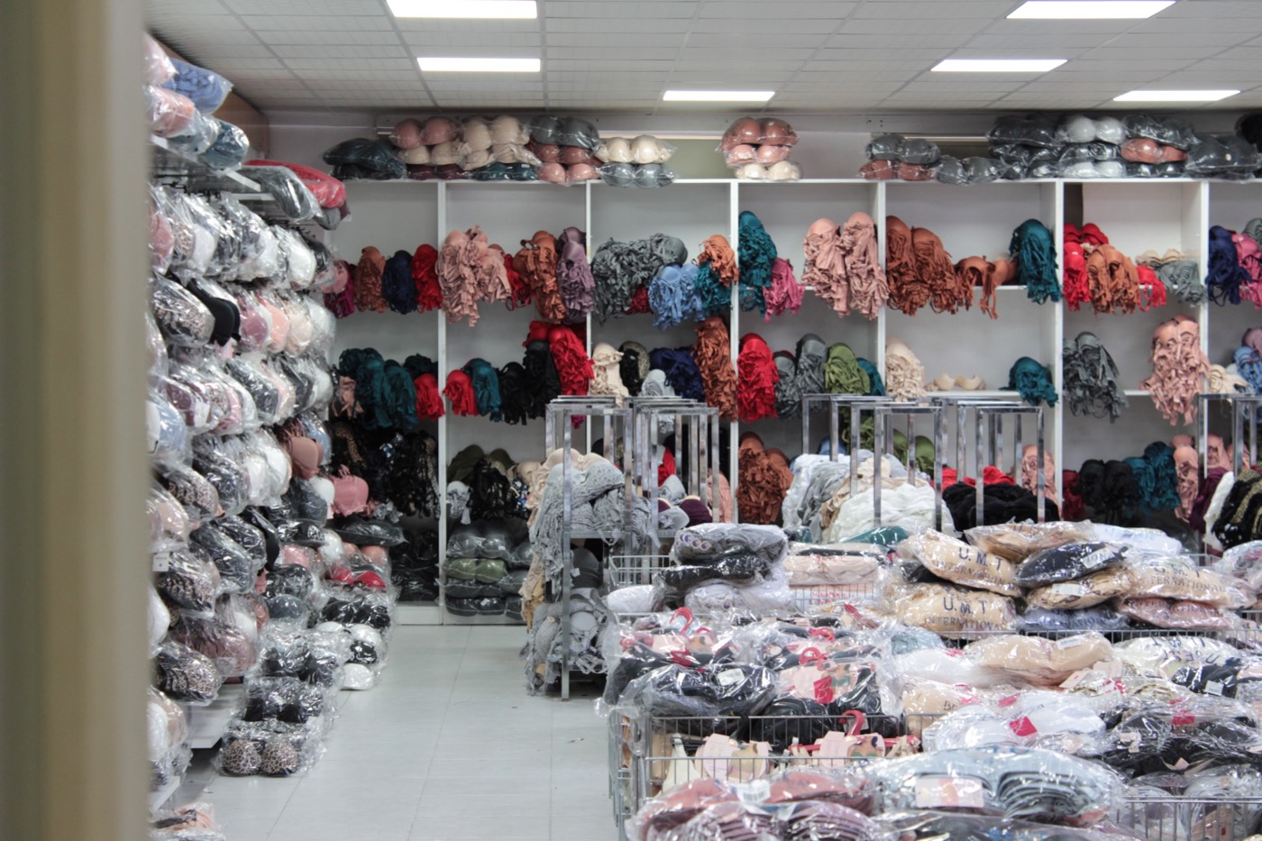 Selvi Tekstil 2. kat pijama ve sütyen bölümü görünüm 2